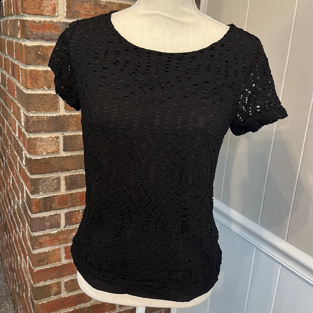 Lined Eyelet Top